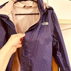 North face rain coat, with hood. Size XL navy with white dots.